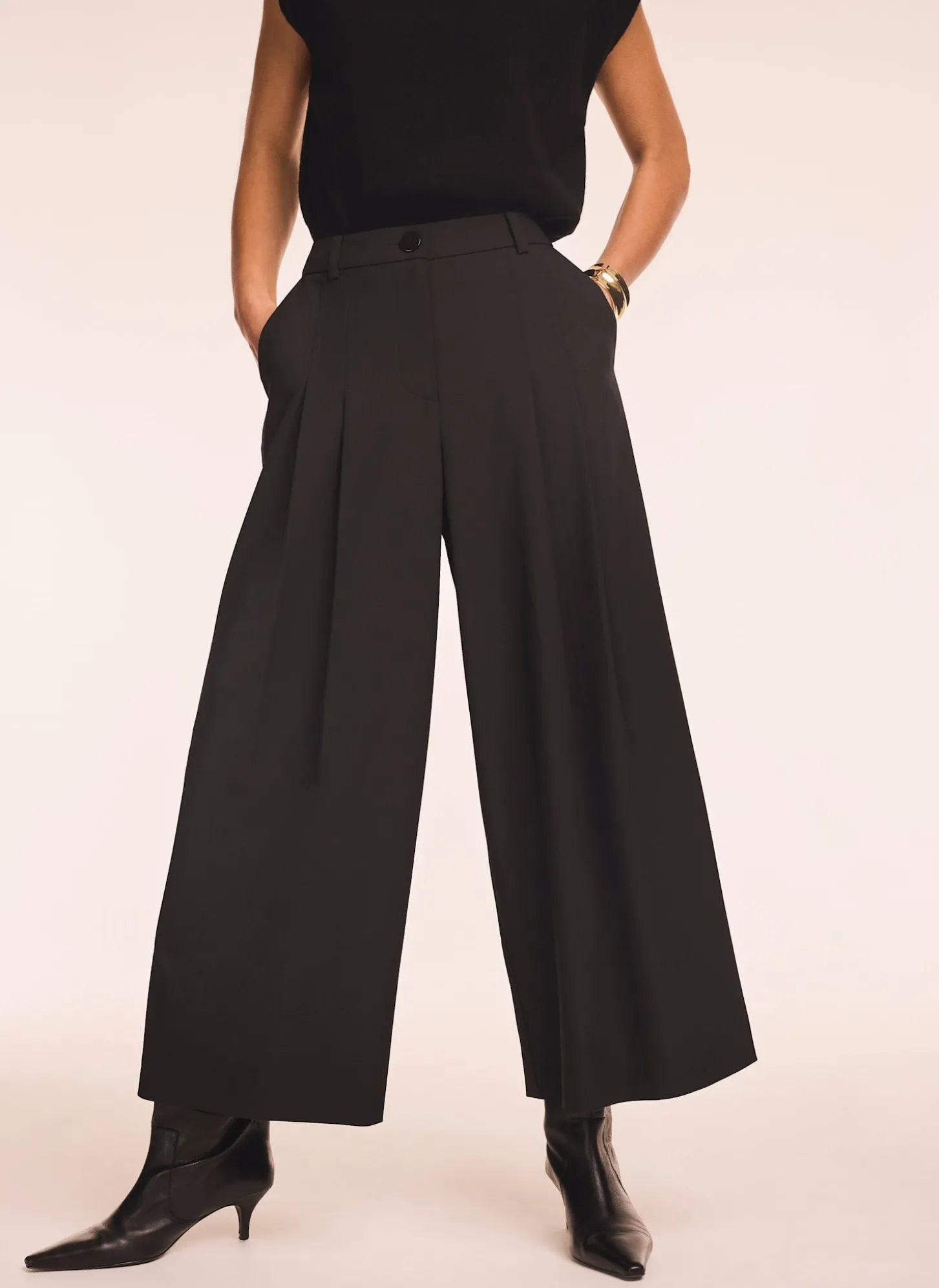 Black Pleat Detail Crop Wide Trousers