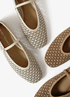 Tabi Cream Leather Ballet Flats