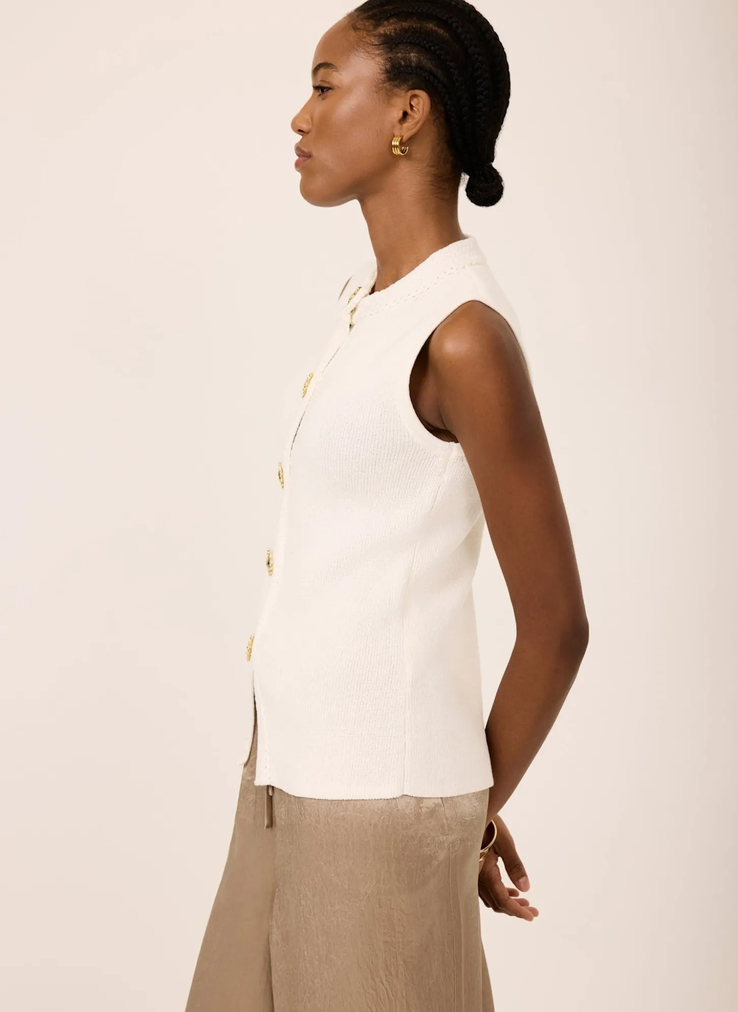 White Sunray Button Knit Sleeveless Top